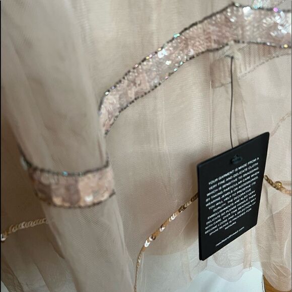 Needle & Thread
Alaska sequin-embellished tulle dress - Picture 10 of 10